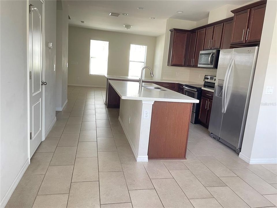 For Rent: $2,600 (3 beds, 2 baths, 1569 Square Feet)