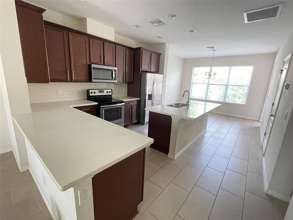 For Rent: $2,600 (3 beds, 2 baths, 1569 Square Feet)