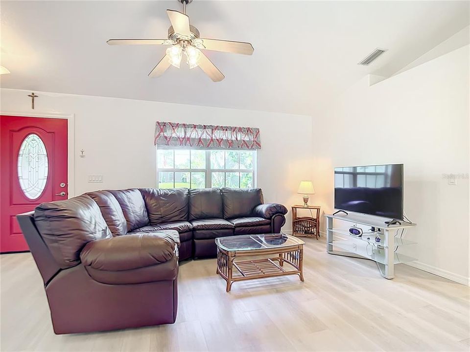 For Sale: $379,900 (3 beds, 2 baths, 1210 Square Feet)