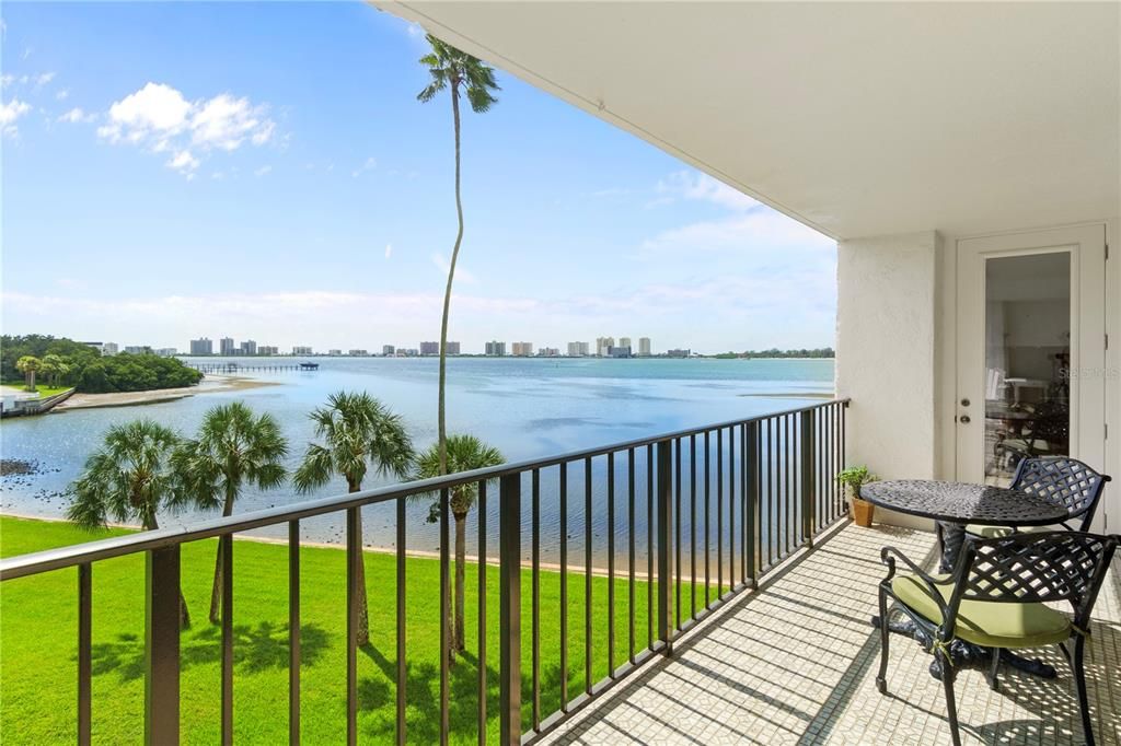 For Sale: $599,000 (2 beds, 2 baths, 1395 Square Feet)