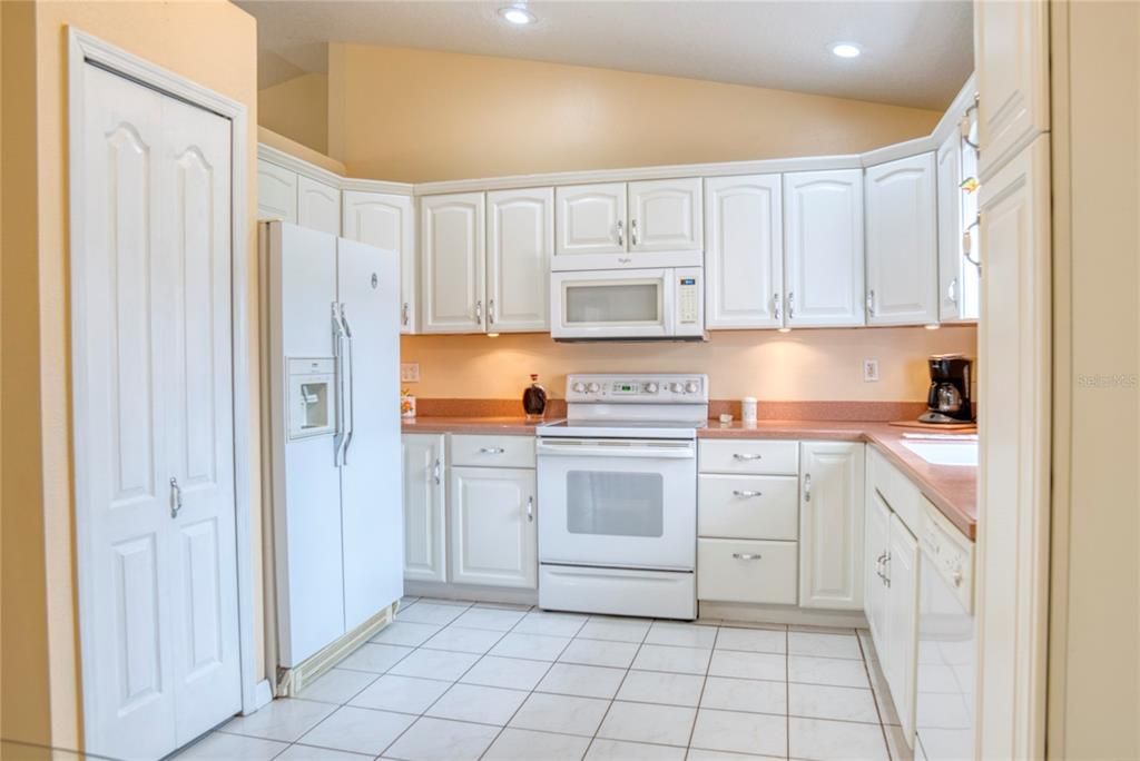 For Sale: $290,000 (3 beds, 2 baths, 1548 Square Feet)