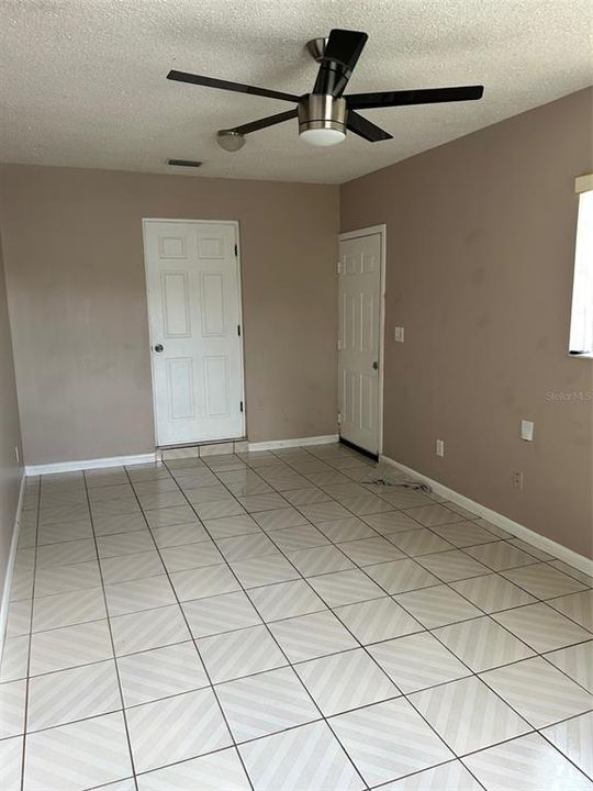 For Sale: $324,900 (4 beds, 1 baths, 1269 Square Feet)