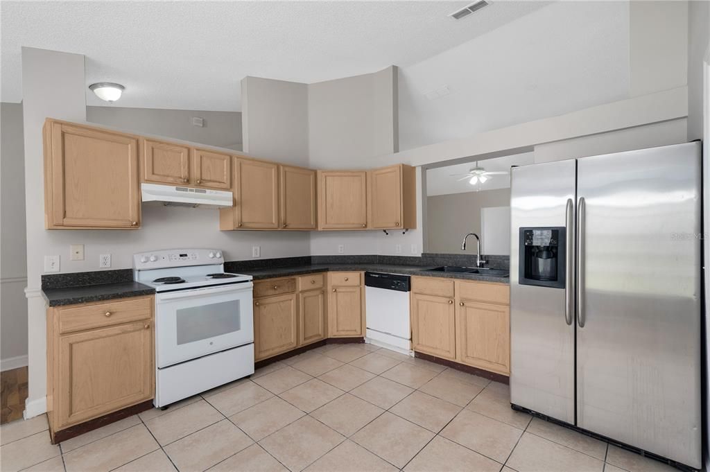 Active With Contract: $265,000 (3 beds, 2 baths, 1235 Square Feet)