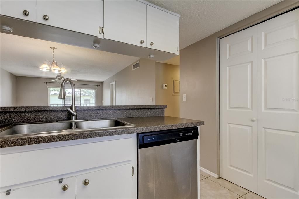 For Sale: $209,900 (2 beds, 2 baths, 1054 Square Feet)