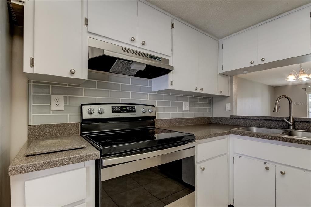 For Sale: $209,900 (2 beds, 2 baths, 1054 Square Feet)