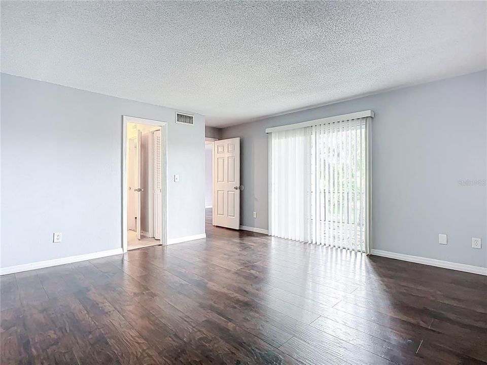 For Sale: $249,900 (2 beds, 2 baths, 1400 Square Feet)