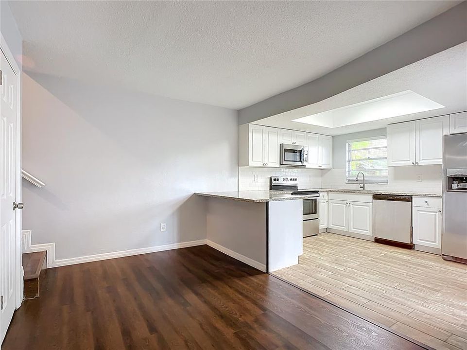 For Sale: $249,900 (2 beds, 2 baths, 1400 Square Feet)