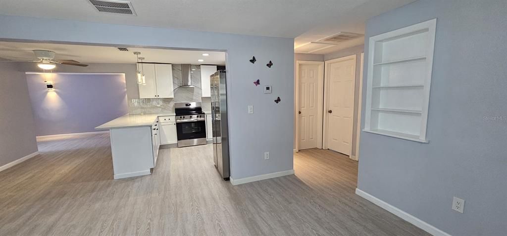 Active With Contract: $1,600 (2 beds, 1 baths, 1108 Square Feet)