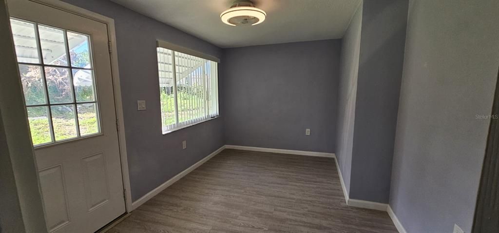 Active With Contract: $1,600 (2 beds, 1 baths, 1108 Square Feet)