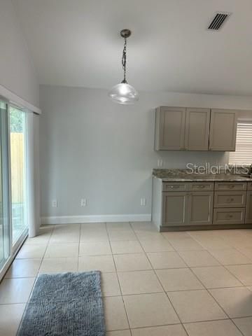 For Rent: $2,600 (3 beds, 2 baths, 1408 Square Feet)