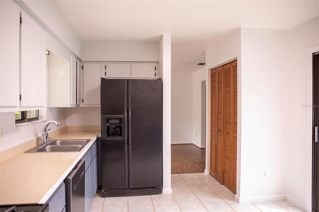 Active With Contract: $299,900 (3 beds, 2 baths, 1283 Square Feet)