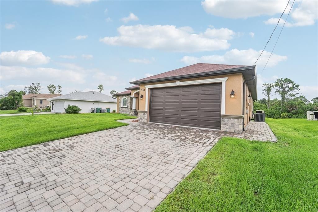 For Sale: $750,000 (3 beds, 2 baths, 1973 Square Feet)