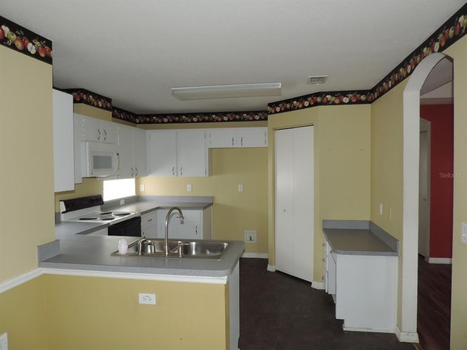 For Sale: $229,000 (2 beds, 2 baths, 1550 Square Feet)