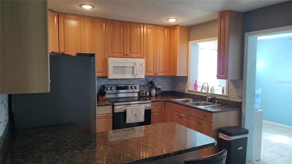 For Sale: $299,900 (2 beds, 1 baths, 1355 Square Feet)