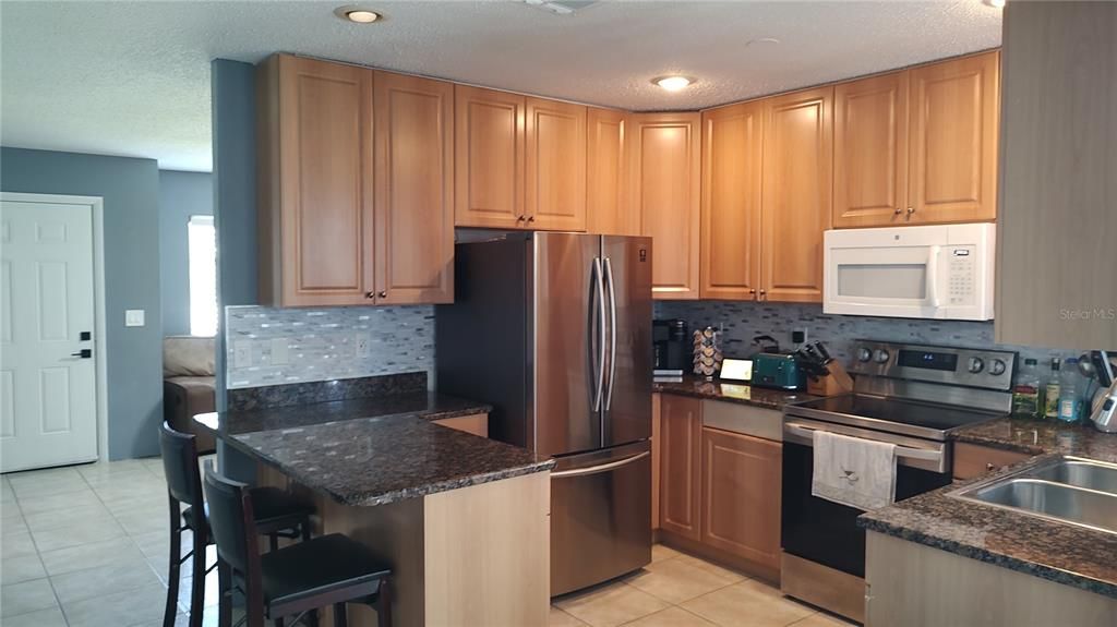 For Sale: $299,900 (2 beds, 1 baths, 1355 Square Feet)