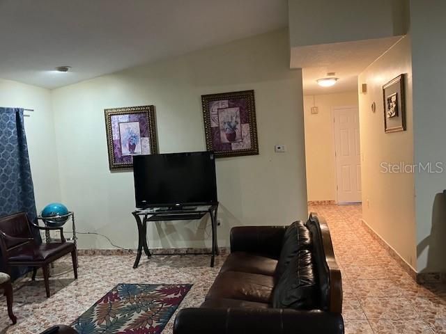 For Rent: $2,600 (4 beds, 2 baths, 2319 Square Feet)