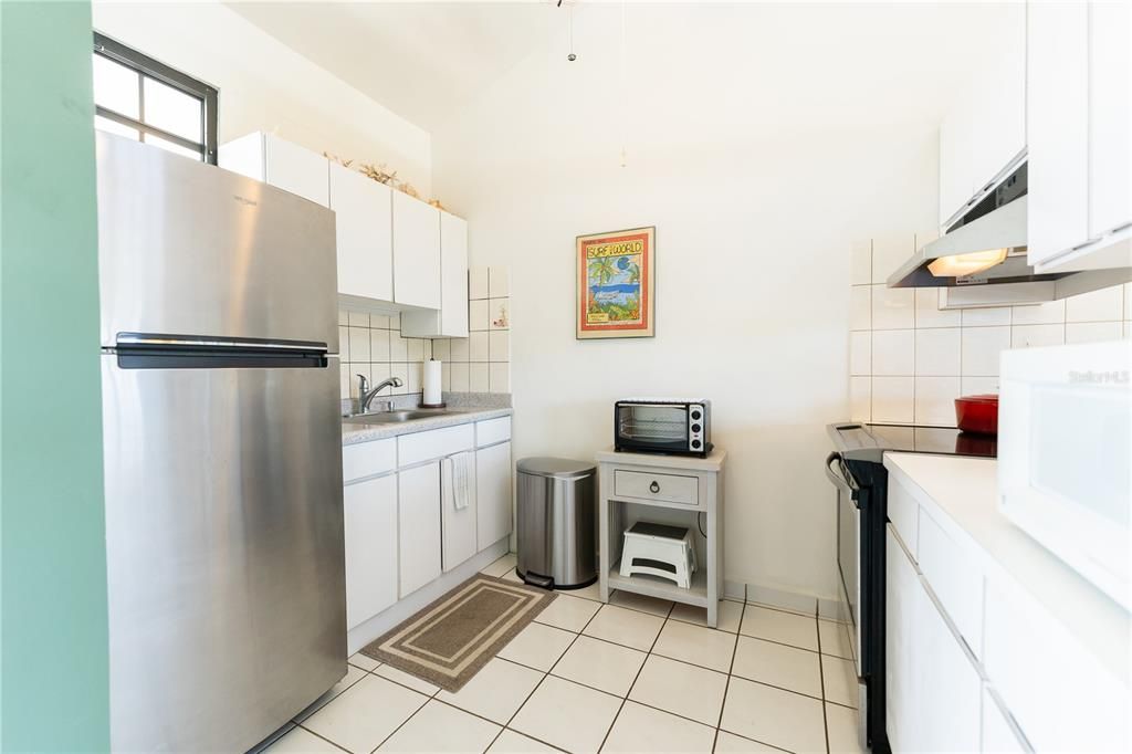 For Sale: $279,000 (2 beds, 1 baths, 829 Square Feet)