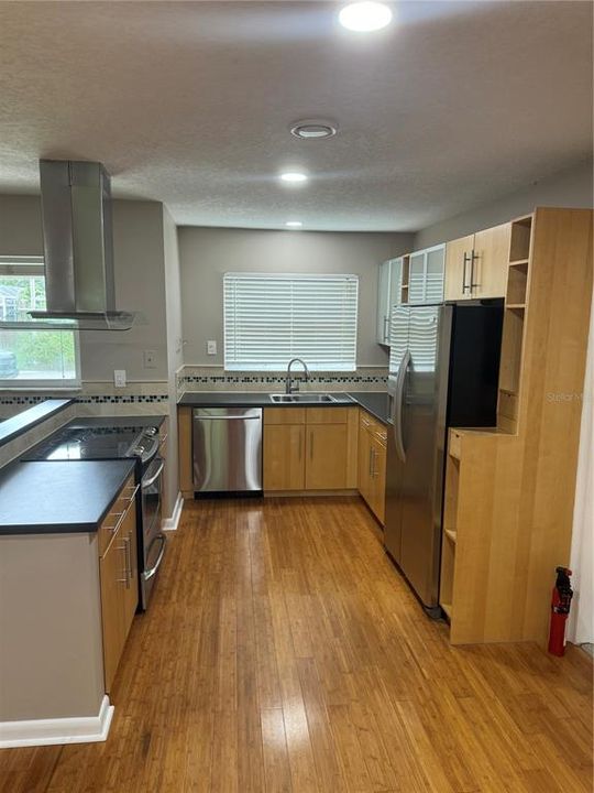 Active With Contract: $2,530 (3 beds, 2 baths, 1404 Square Feet)