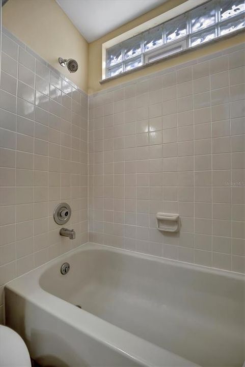 For Sale: $249,000 (2 beds, 2 baths, 945 Square Feet)