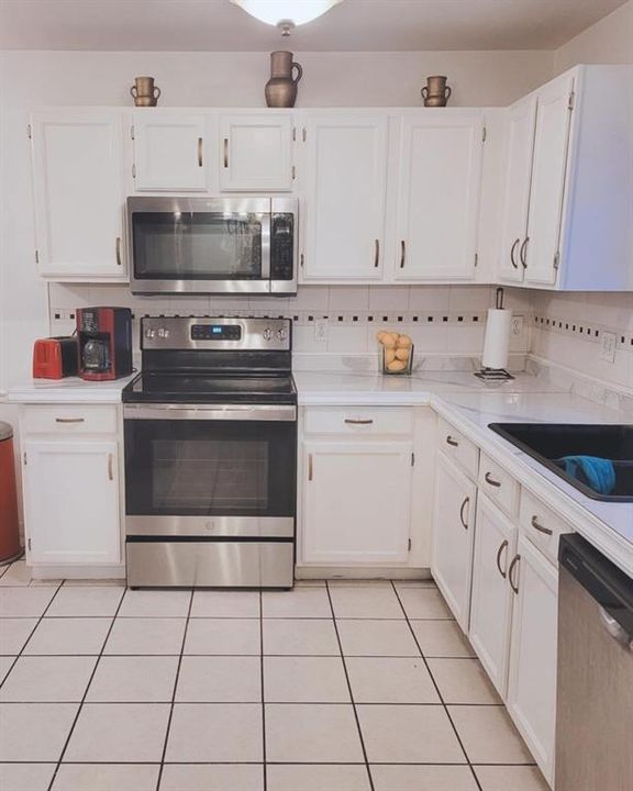 For Rent: $2,950 (3 beds, 2 baths, 1839 Square Feet)