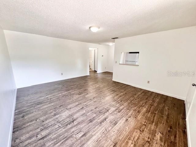 For Rent: $1,095 (1 beds, 1 baths, 575 Square Feet)