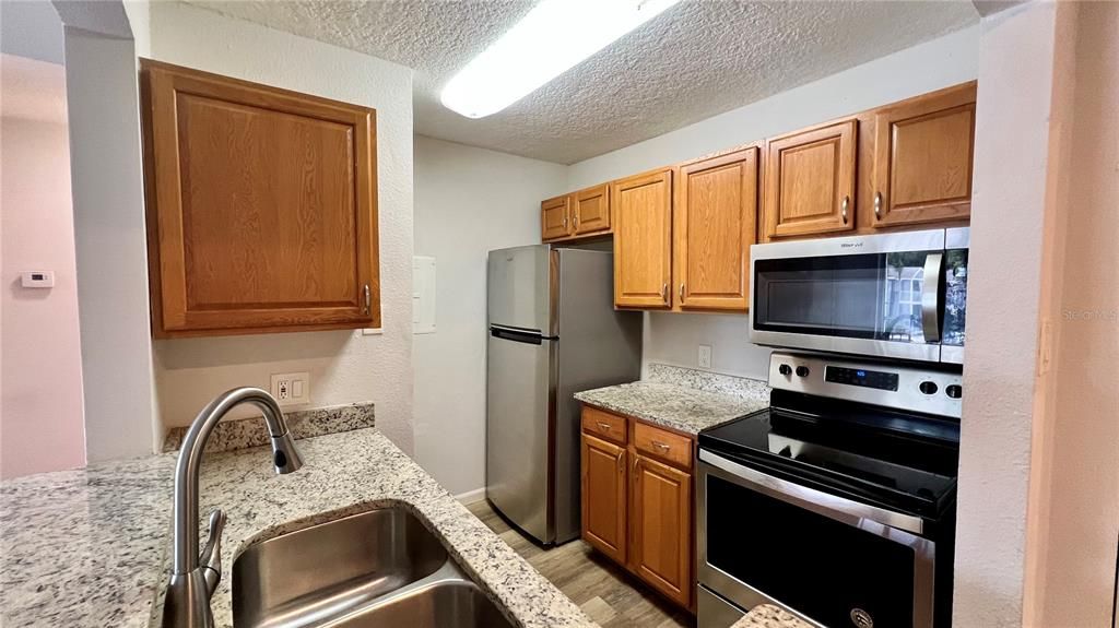 For Rent: $1,375 (1 beds, 1 baths, 665 Square Feet)