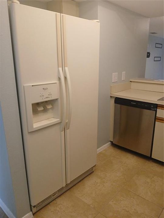 Active With Contract: $1,595 (2 beds, 2 baths, 1005 Square Feet)