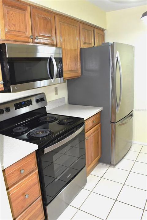 Kitchen with Tile floor