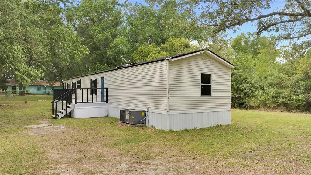 For Sale: $255,000 (3 beds, 2 baths, 1216 Square Feet)