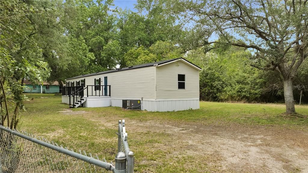 For Sale: $255,000 (3 beds, 2 baths, 1216 Square Feet)