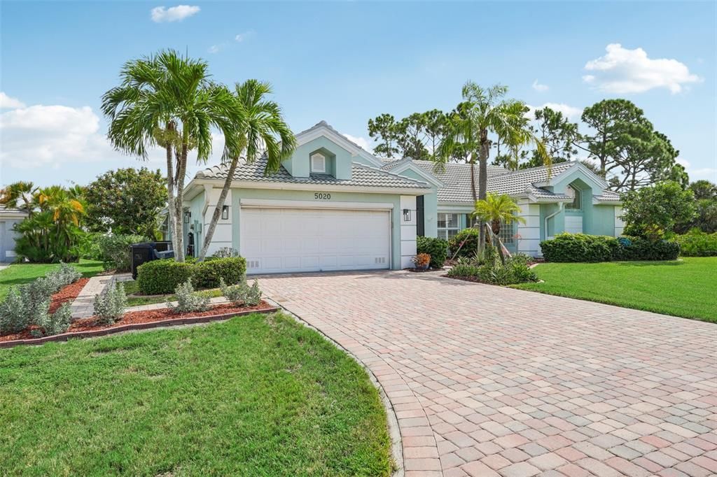 For Sale: $845,000 (3 beds, 2 baths, 1979 Square Feet)