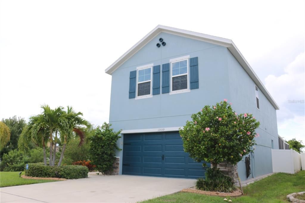 For Sale: $449,999 (4 beds, 2 baths, 2328 Square Feet)