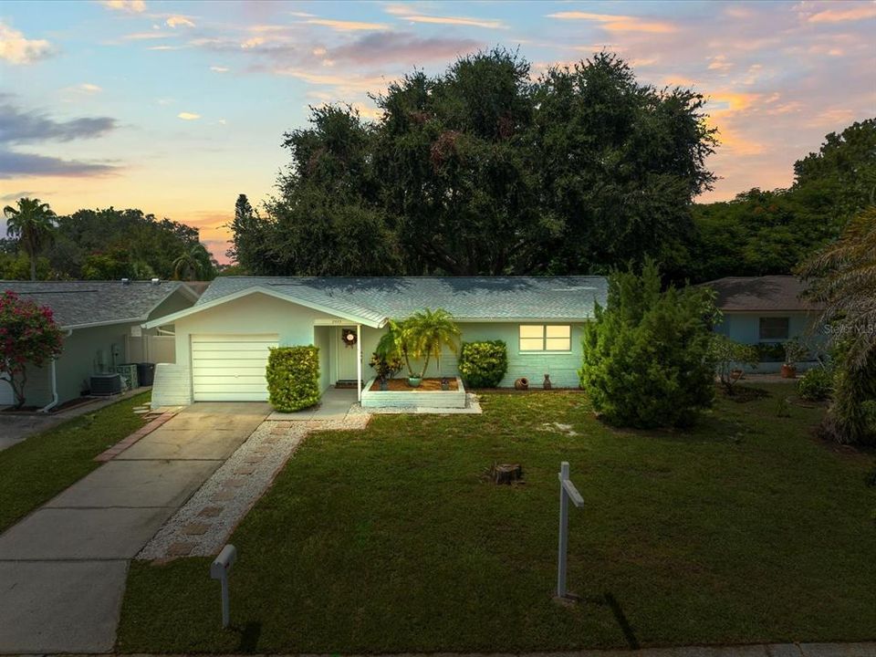 For Sale: $400,000 (3 beds, 1 baths, 1078 Square Feet)