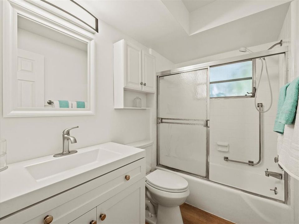 For Sale: $400,000 (3 beds, 1 baths, 1078 Square Feet)