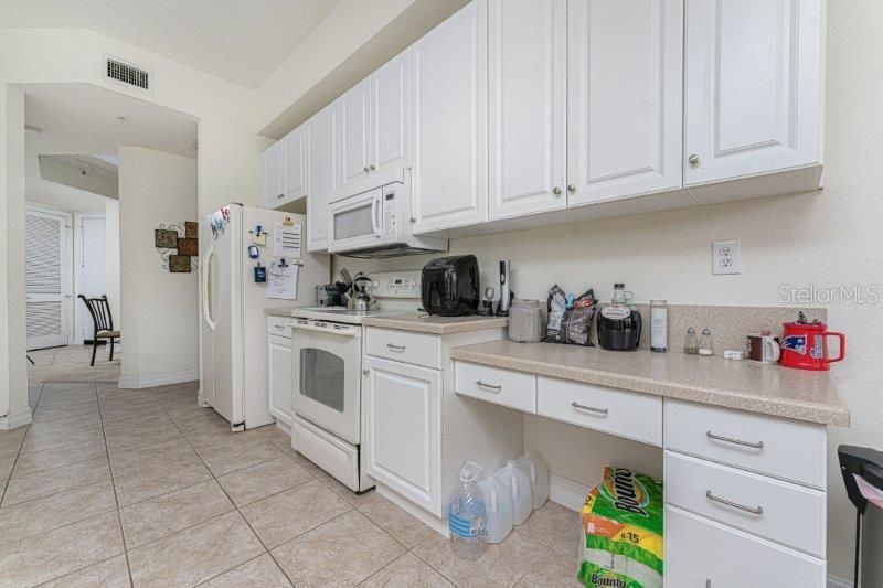 For Rent: $2,000 (3 beds, 2 baths, 1915 Square Feet)