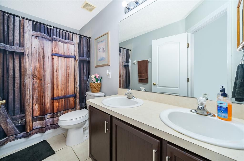 For Sale: $309,000 (3 beds, 2 baths, 1806 Square Feet)