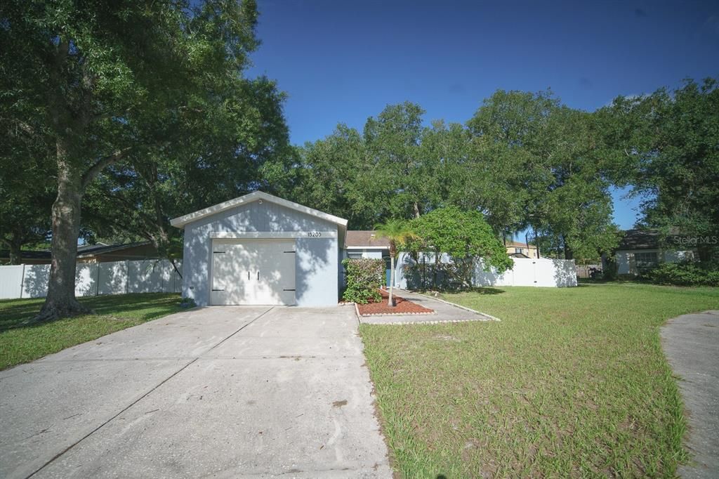 Active With Contract: $299,900 (3 beds, 2 baths, 1331 Square Feet)