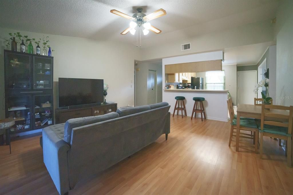 Active With Contract: $299,900 (3 beds, 2 baths, 1331 Square Feet)