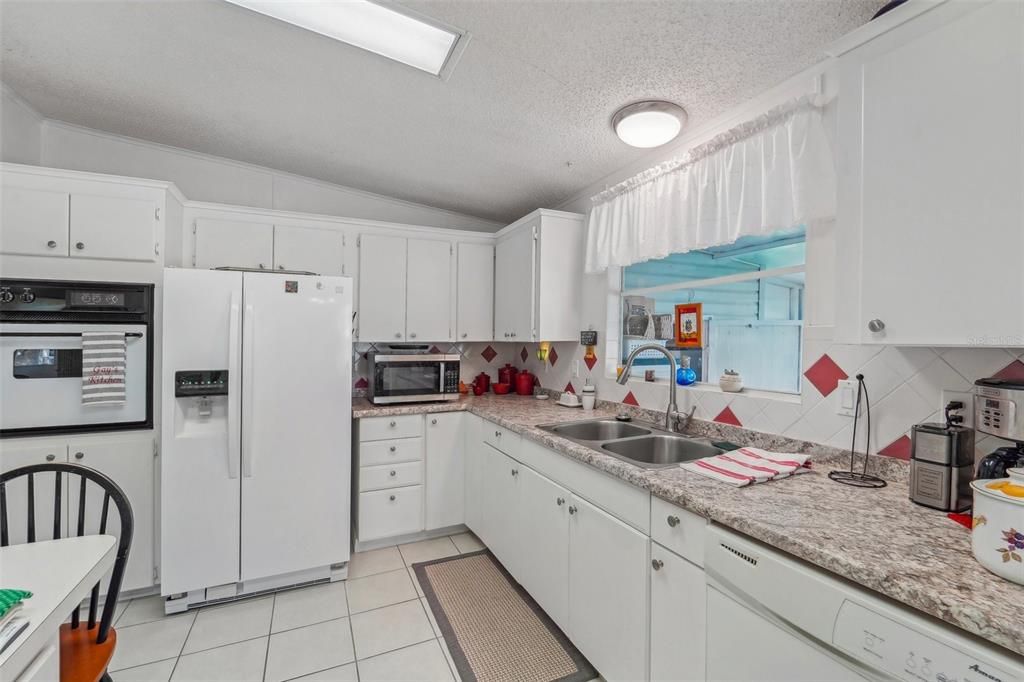 For Sale: $219,900 (2 beds, 2 baths, 1080 Square Feet)