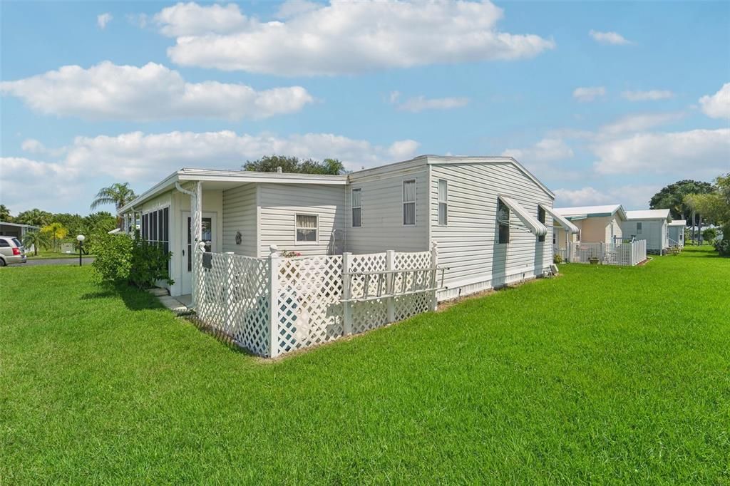 For Sale: $219,900 (2 beds, 2 baths, 1080 Square Feet)