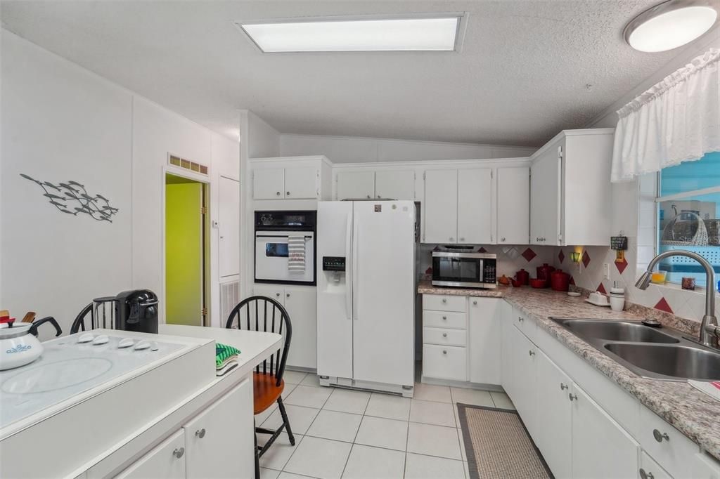 For Sale: $219,900 (2 beds, 2 baths, 1080 Square Feet)