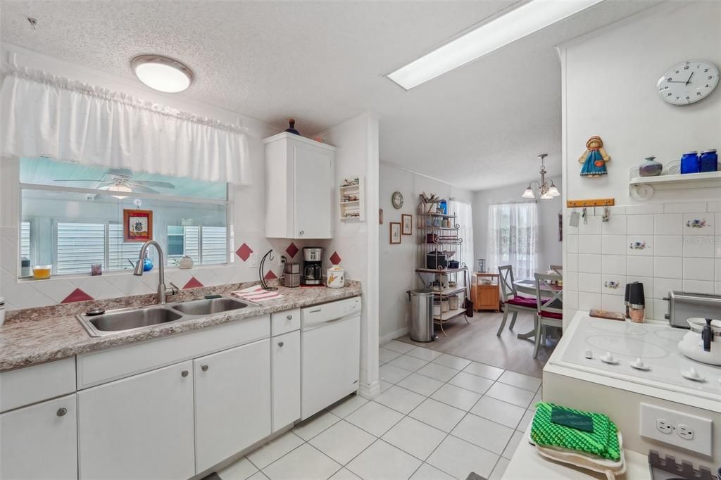 For Sale: $219,900 (2 beds, 2 baths, 1080 Square Feet)