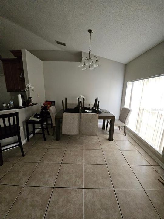 For Rent: $2,100 (3 beds, 2 baths, 1130 Square Feet)