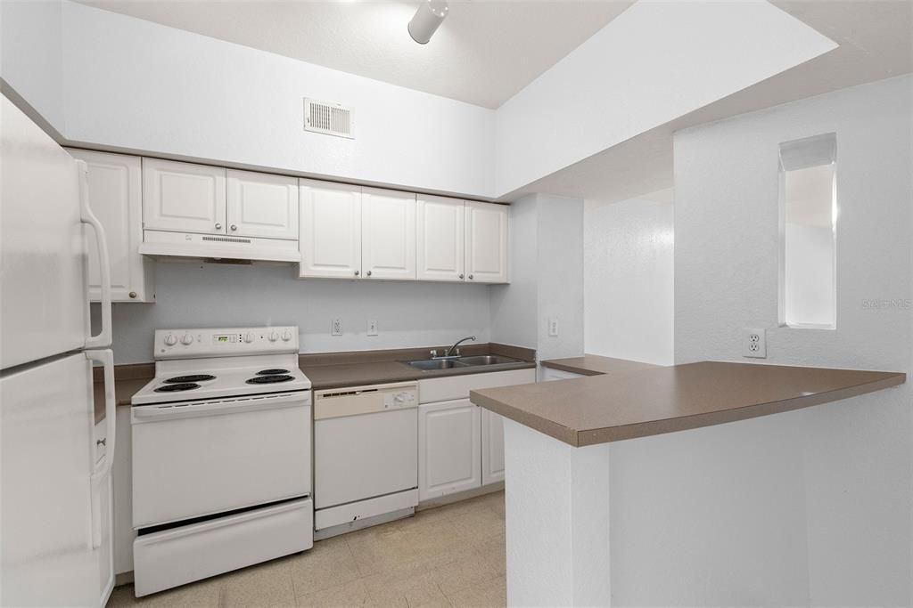 For Rent: $1,700 (1 beds, 1 baths, 789 Square Feet)