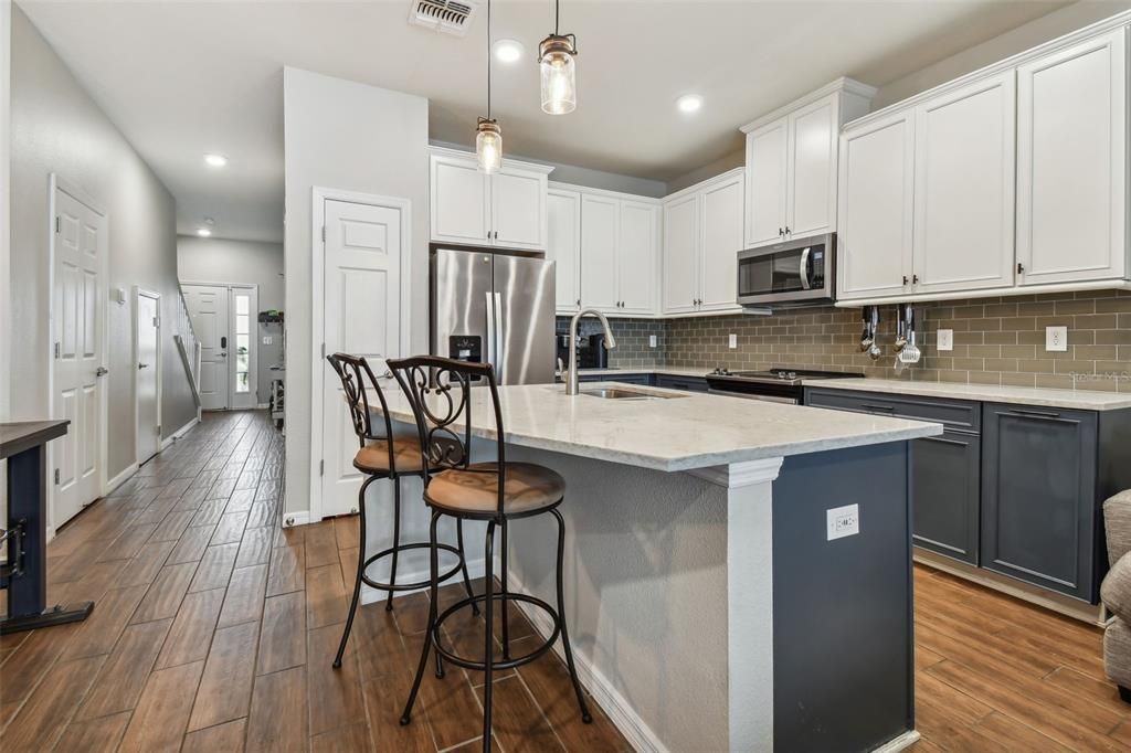 Active With Contract: $439,900 (3 beds, 2 baths, 1410 Square Feet)