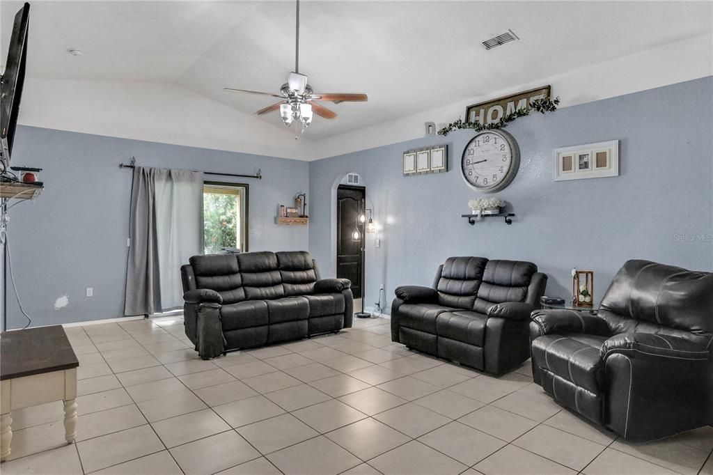 For Sale: $299,900 (3 beds, 2 baths, 1483 Square Feet)