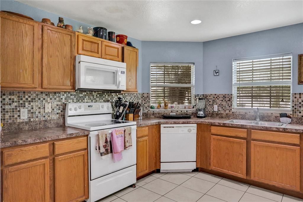 For Sale: $299,900 (3 beds, 2 baths, 1483 Square Feet)