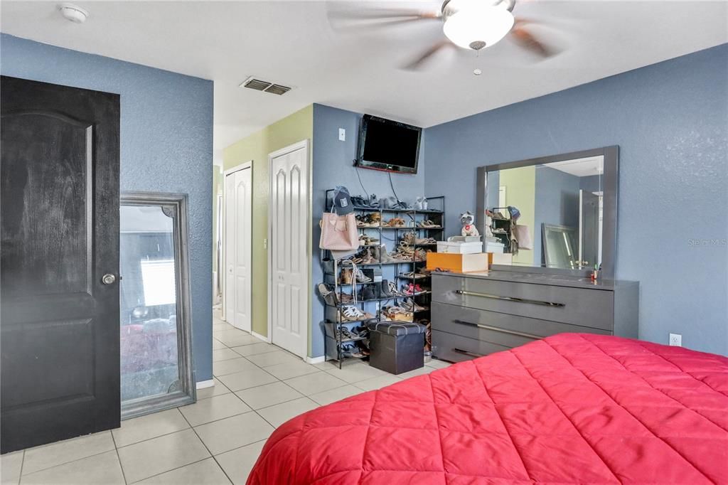 For Sale: $299,900 (3 beds, 2 baths, 1483 Square Feet)