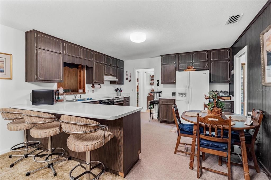 Kitchen with Breakfast Bar