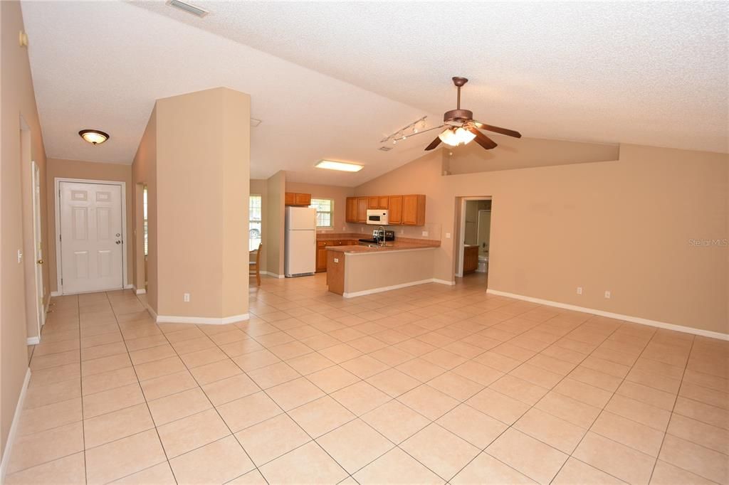 For Sale: $305,999 (3 beds, 2 baths, 1598 Square Feet)